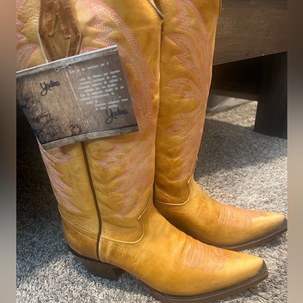 Yadira Cowboy Boots size 9.5 women’s